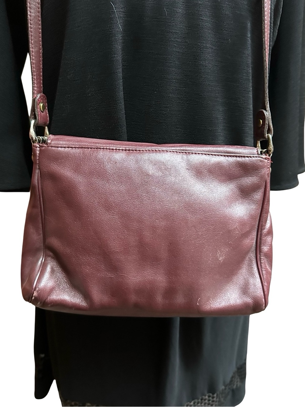 Etienne Aigner Vintage Classic Dark Burgundy Leather Shoulder Bag - Picture 4 of 12